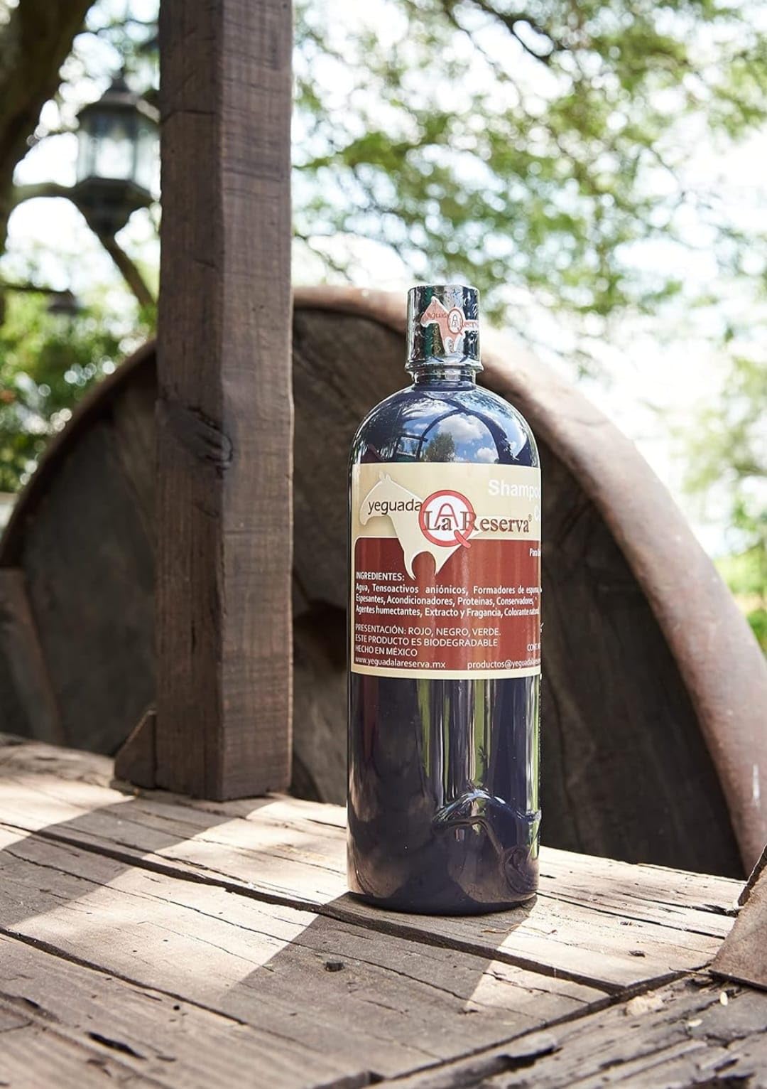 Yeguada La Reserva Shampoo de Caballo Negro para Cabello Fuerte, Sano y Hermoso (botella de 1 litro, color oscuro)
